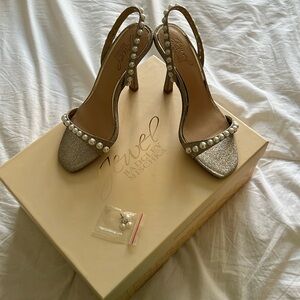Jewel baffles Mischa Damaris sling back size 5 gold sparkle and pearl heel